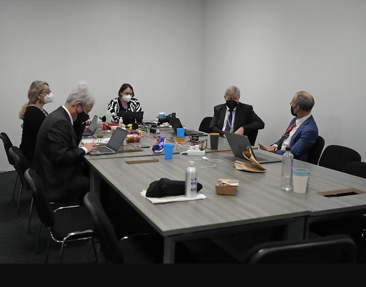 La COP26 adopte un accord en demi-teinte après deux semaines de négociations éprouvantes