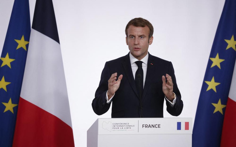 France: Emmanuel Macron a changé la couleur du drapeau français France: Emmanuel Macron a changé la couleur du drapeau français