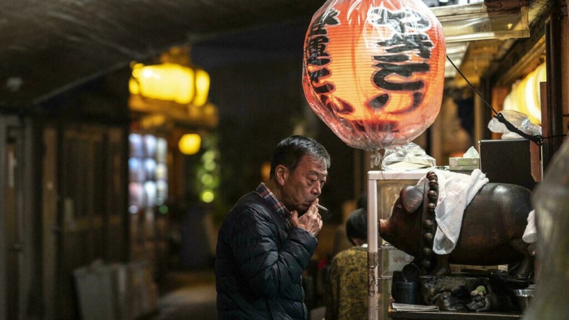 Le nombre de fumeurs baisse, mais les efforts doivent continuer, exhorte l'OMS