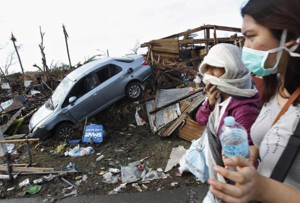 Philippines: l’aide tarde à parvenir aux survivants d’Haiyan