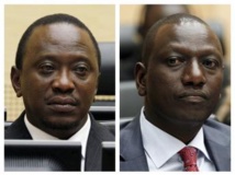 Le chef de l'Etat kényan Uhuru Kenyatta (g) et son vice-président William Ruto REUTERS/Bas Czerwinski/Pool/Files