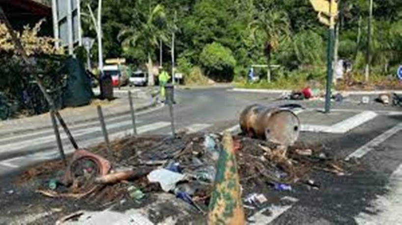 Crise en Guadeloupe: l'obligation vaccinale, catalyseur d'une situation sociale explosive