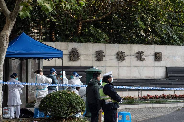 Covid-19: la Chine ferme des écoles, annule des centaines de vols et suspend des activités touristiques à Shanghai