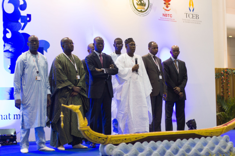 Photo (de gauche à droite): Alioune Ndiaye (DG Sonatel); Khassimou Wone (DG ADIE); Cheikh Mamadou Abiboulaye Dièye (Ministre Télécoms); Elymane Ly (ARTP); Abou Lô (DG ARTP); Pape Abdoul Bâ (PCA Tigo)