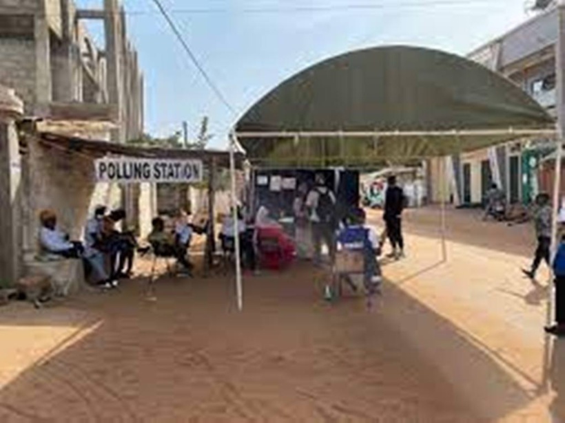 Présidentielle en Gambie: fort engouement pour un vote dans le calme Présidentielle en Gambie: fort engouement pour un vote dans le calme