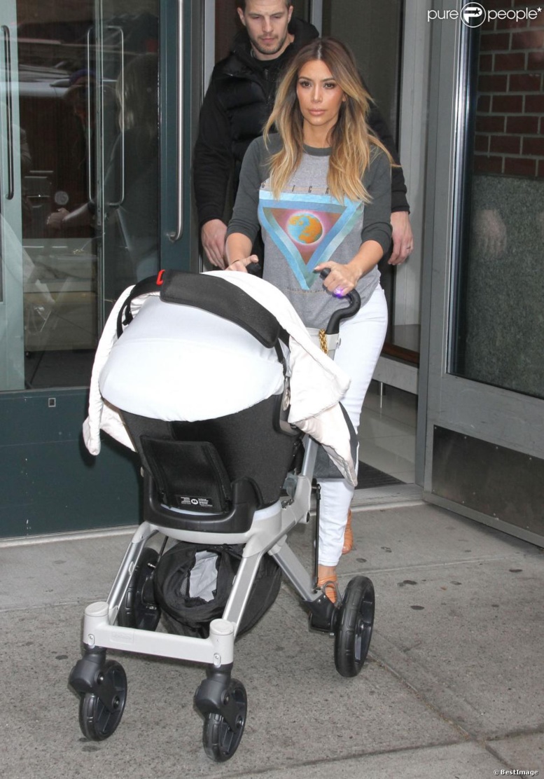 Kim Kardashian, relax avec North, et Kanye West, révolté contre Louis Vuittonim Kar Kim Kardashian, relax avec North, et Kanye West, révolté contre Louis Vuittonim Kar