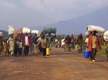 Au Congo, les civils, eux, n'ont qu'une hâte : retourner chez eux pour y vivre en paix. A Kibumba, au nord de Goma, le 27 octobre 2013. REUTERS/Kenny Katombe