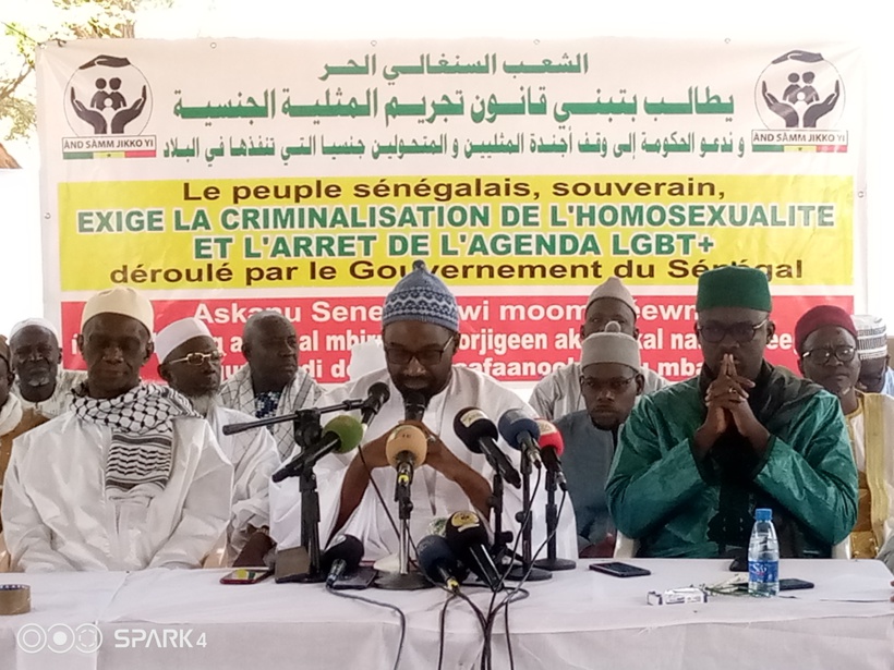 Sénégal: le Collectif AND SAMM JIKKO YI propose aux députés un texte de loi criminalisant l'homosexualité Sénégal: le Collectif AND SAMM JIKKO YI propose aux députés un texte de loi criminalisant l'homosexualité