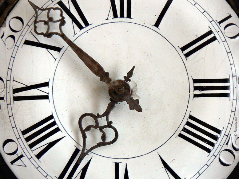 Il est plus tard qu’on ne le pense.* Il est plus tard qu’on ne le pense.*