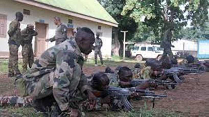 Centrafrique: l'UE suspend sa mission d'entraînement des FACA, lorgnées par Wagner