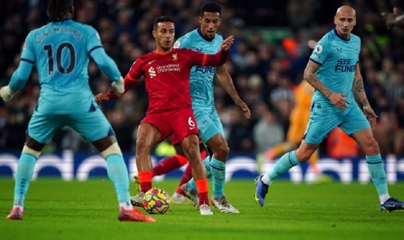 Premier League : Liverpool s'offre Newcastle et reste au contact de Manchester City