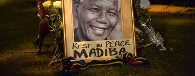 Le monde salue le courage de Mandela, "source d'inspiration" pour l'humanité