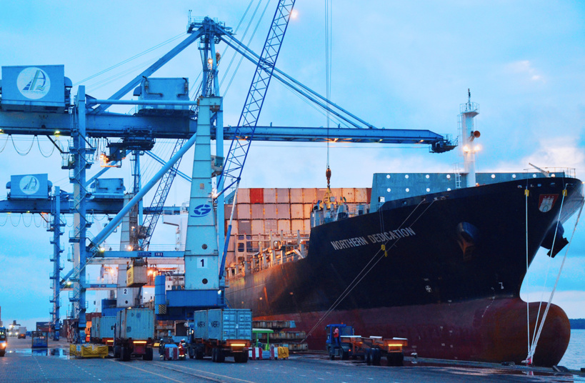 Bolloré négocie avec MSC la vente de ses activités portuaires et de transport en Afrique Bolloré négocie avec MSC la vente de ses activités portuaires et de transport en Afrique