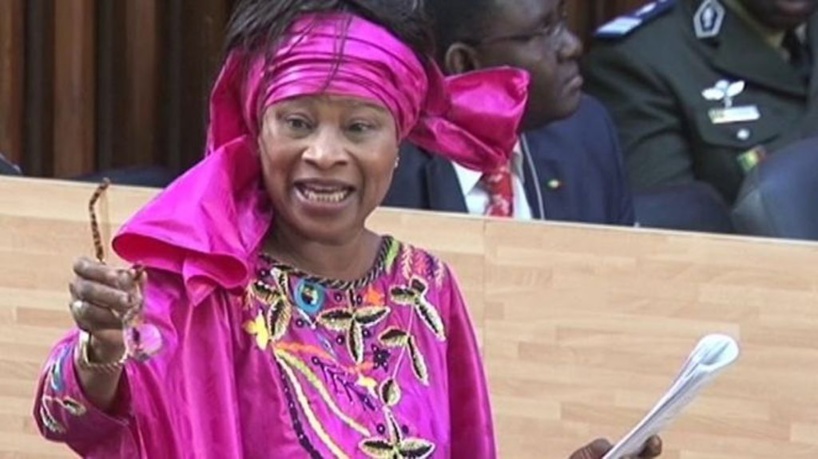 « Faire travailler les gens dans la clandestinité, couper leurs droits, c’est un trafic d’être humain », (Ministre) « Faire travailler les gens dans la clandestinité, couper leurs droits, c’est un trafic d’être humain », (Ministre)