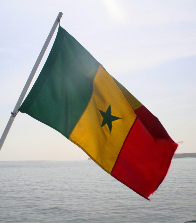 Le drapeau national en berne: le président Sall décrète trois jours de deuil en hommage à Nelson Mandela Le drapeau national en berne: le président Sall décrète trois jours de deuil en hommage à Nelson Mandela
