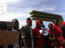 Marche contre les réformes universitaires: les étudiants réclament la tête de Mari Teuw Niane Marche contre les réformes universitaires: les étudiants réclament la tête de Mari Teuw Niane
