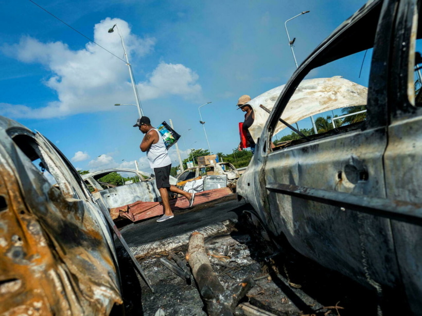 Guadeloupe : des manifestants anti-passe occupent pour la nuit le Conseil régional Guadeloupe : des manifestants anti-passe occupent pour la nuit le Conseil régional