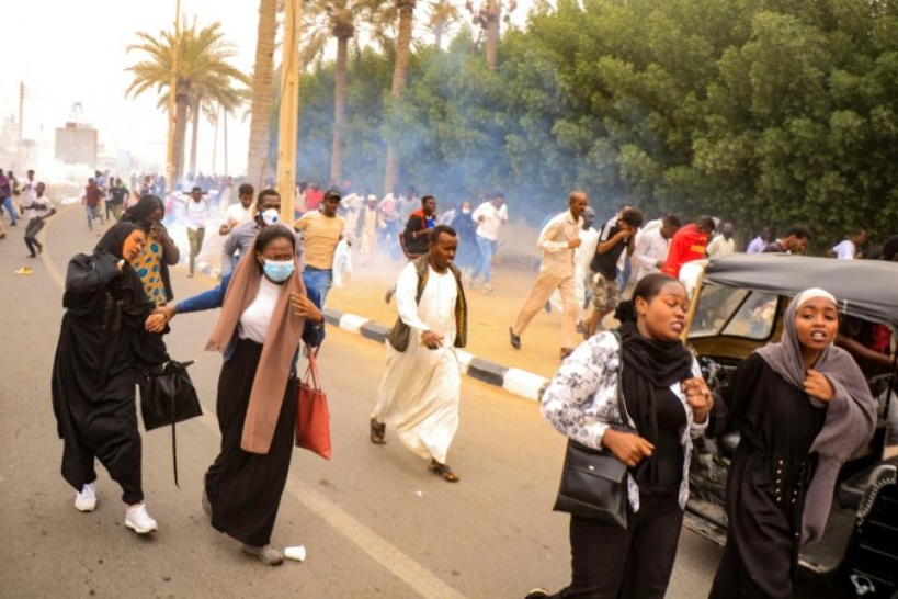 Soudan: gaz lacrymogènes contre des dizaines de milliers de manifestants anti-putsch