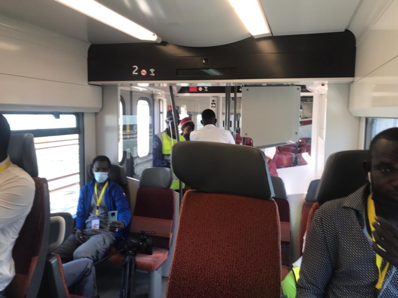 Inauguration TER : les premières images de la mise en circulation du train sur les rails Inauguration TER : les premières images de la mise en circulation du train sur les rails