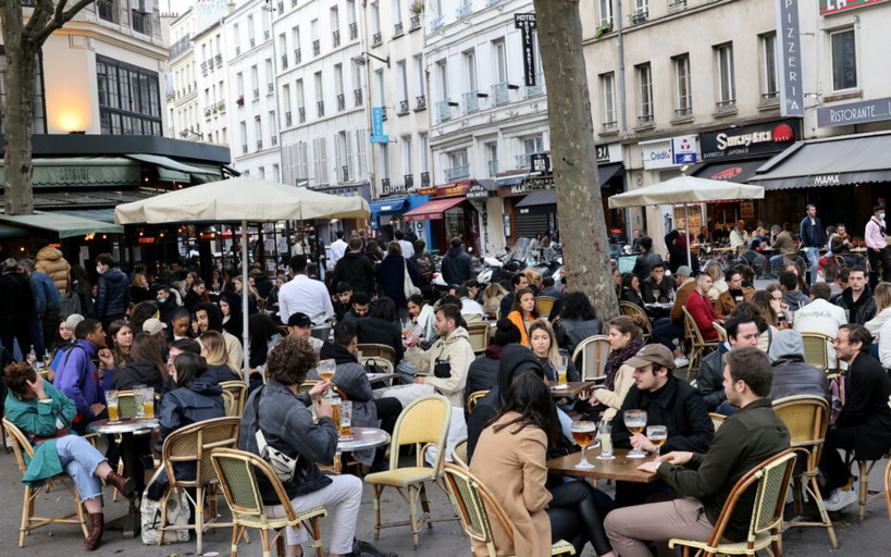 Bars et cafés: interdit pour trois semaines à partir du 3 janvier de consommer debout Bars et cafés: interdit pour trois semaines à partir du 3 janvier de consommer debout