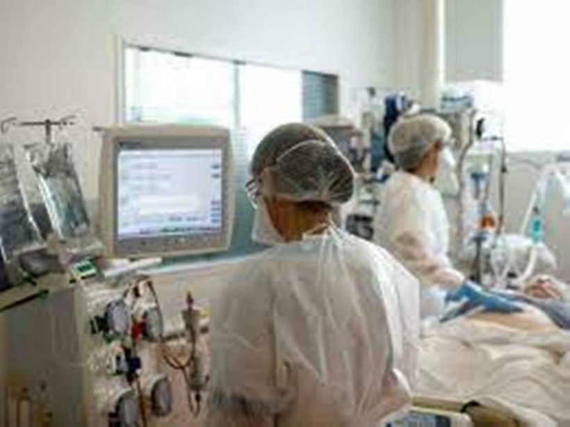 Covid-19 en France: face à la crise, les urgences du CHU de Rouen entament une grève illimitée Covid-19 en France: face à la crise, les urgences du CHU de Rouen entament une grève illimitée