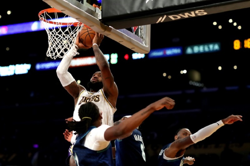 NBA: LeBron James ramène les Lakers à l'équilibre, soirée record pour Jaylen Brown