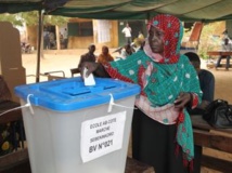 Dans certains bureaux de vote de Bamako, on ne comptait parfois qu'un électeur tous les quarts d'heure. AFP PHOTO / HABIBOU KOUYATE
