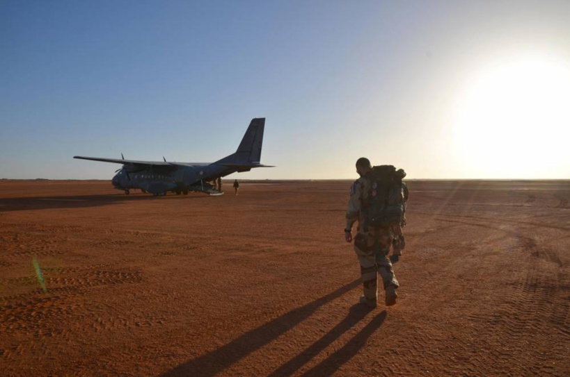 La France viole la suspension des vols entre pays de la CEDEAO et le Mali avec un avion de son à armée