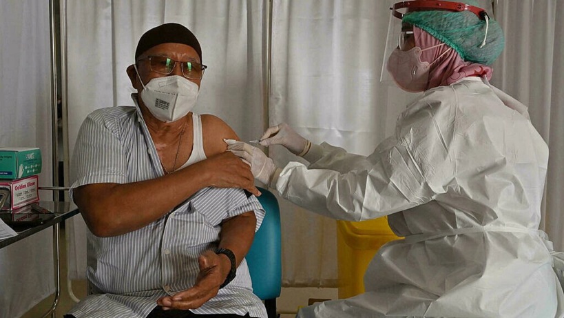 Variant Omicron: l'Indonésie lance la vaccination pour la 3e dose Variant Omicron: l'Indonésie lance la vaccination pour la 3e dose