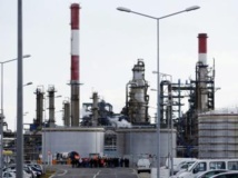 La raffinerie de Donges, en Loire-Atlantique, est l'une des quatre raffineries en grève. Stephane Mahe/Reuters