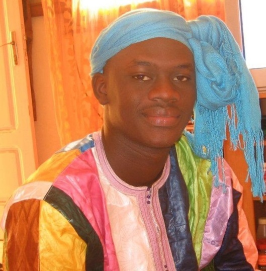 Le chanteur Omaro perd mystérieusement la voix devant Cheikh Béthio
