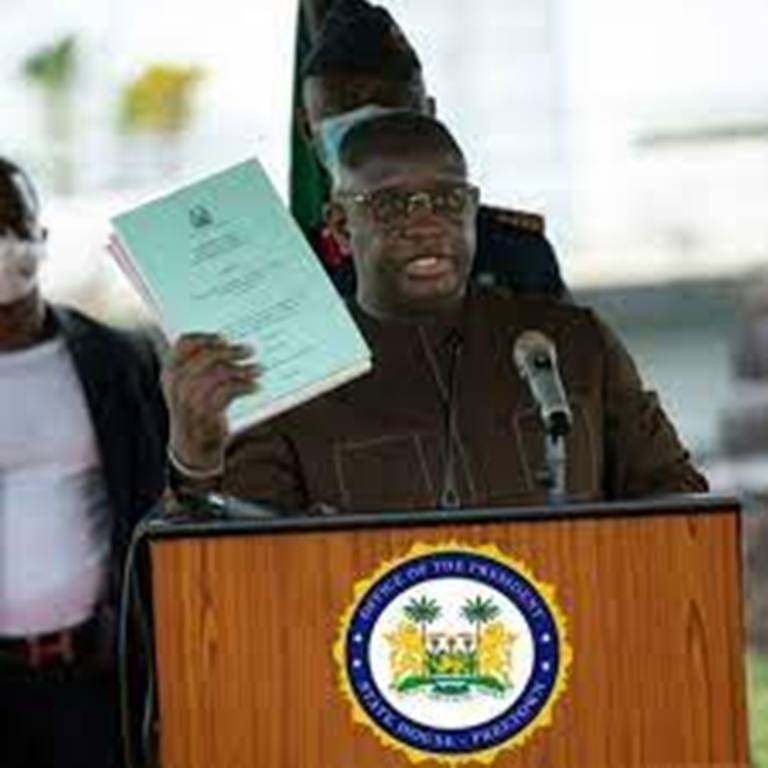 Sierra Leone: le président rétropédale après avoir gracié un magicien meurtrier