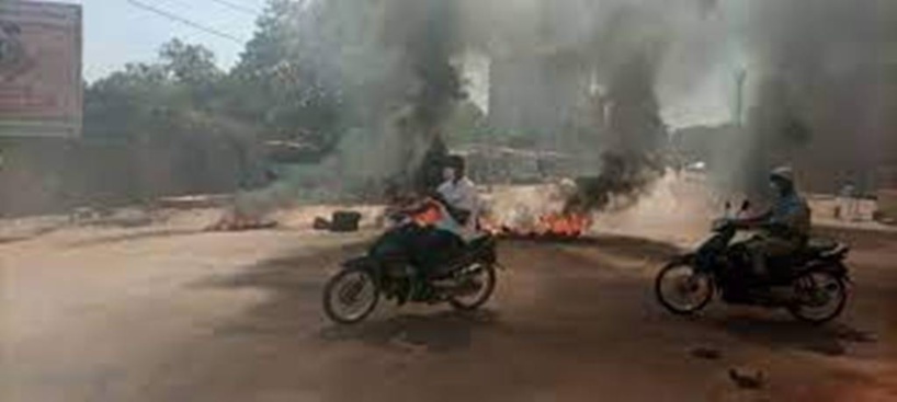 Burkina: rassemblements interdits et manifestants dispersés à coups de gaz lacrymogène Burkina: rassemblements interdits et manifestants dispersés à coups de gaz lacrymogène