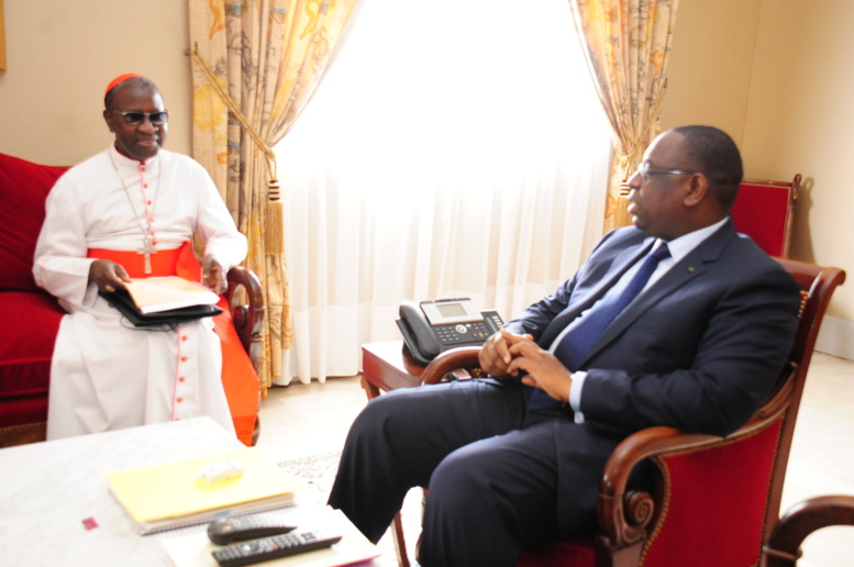 Indignation de l’Eglise suite à la sortie de Sidy Lamine Niass :Macky Sall reçoit le Cardinal Theodore Adrien Sarr Indignation de l’Eglise suite à la sortie de Sidy Lamine Niass :Macky Sall reçoit le Cardinal Theodore Adrien Sarr