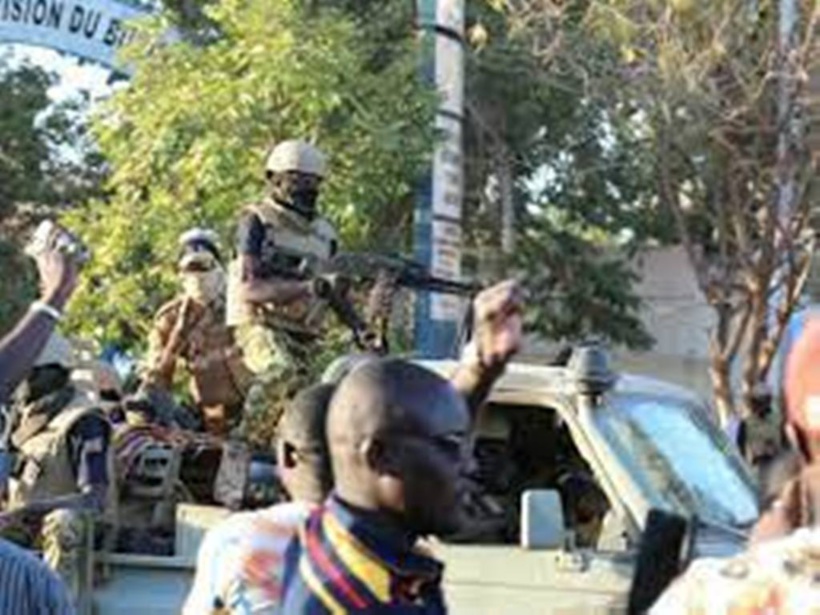 Burkina Faso : Macron "condamne" le putsch, l'ONU demande la "libération immédiate" de Kaboré