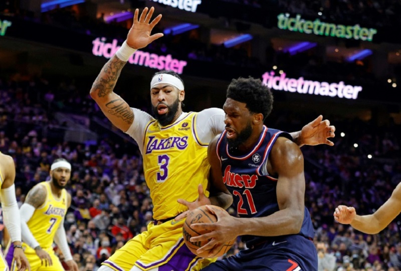 NBA: les Sixers matent les Lakers, les "splash brothers" font gagner Golden State