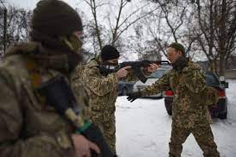 Ukraine : à Kharkiv, une armée de civils se prépare à l'invasion russe