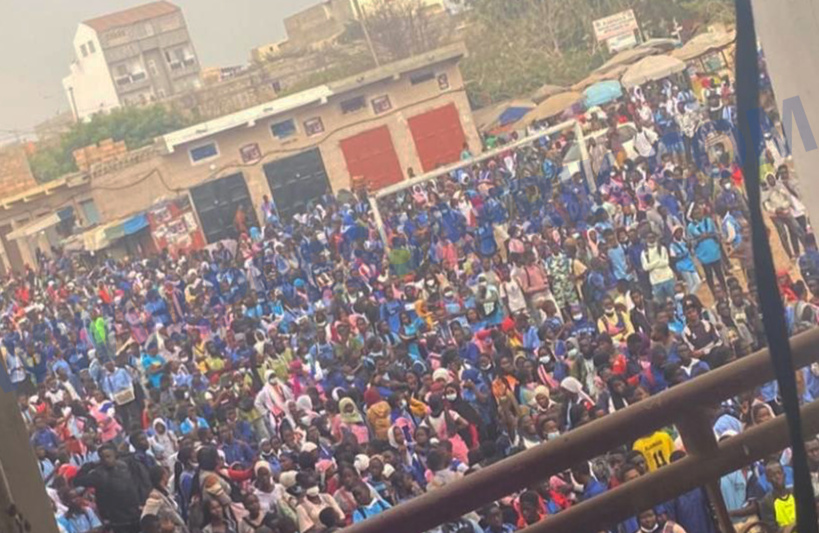 Grève des enseignants: des élèves des établissements publics délogent leurs camarades des privés Grève des enseignants: des élèves des établissements publics délogent leurs camarades des privés