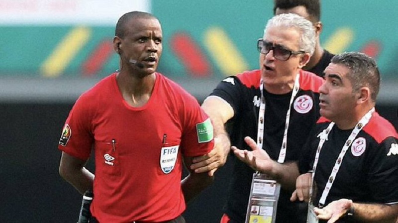 CAN 2021 : L'arbitre Janny Sikazwe revient sur le match Tunisie-Mali
