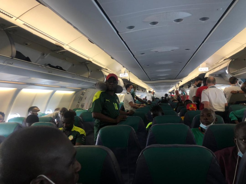 Direct de Yaoundé: Les "Lions" embarquent en catimini à l'insu des supporters Direct de Yaoundé: Les "Lions" embarquent en catimini à l'insu des supporters