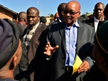 Le président sud-africain, Jacob Zuma en visite dans le township de Soweto, Johannesburg, le 14 juin 2013. AFP PHOTO/MUJAHID SAFODIEN
