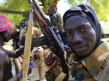 Combattant de l'armée du Soudan du Sud, ici à côté de Bor, le 25 décembre. REUTERS/James Akena