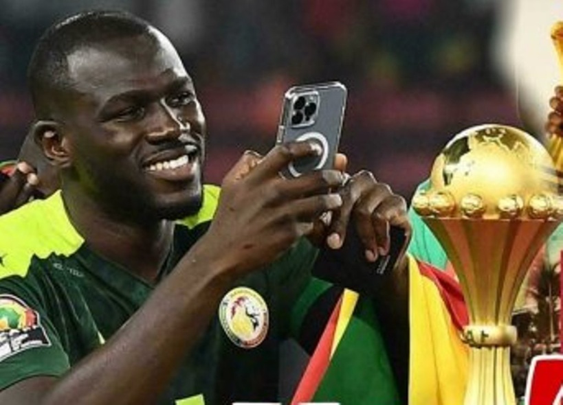Cérémonie d’honorer aux lions: le téléphone de Kalidou Koulibaly emporté Cérémonie d’honorer aux lions: le téléphone de Kalidou Koulibaly emporté