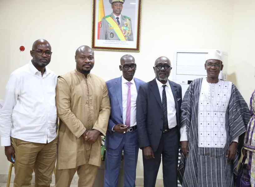 Mali : Guy Marius, le député Mamadou Diop Decroix...à Bamako pour exprimer leur soutien au gouvernement de la transition Mali : Guy Marius, le député Mamadou Diop Decroix...à Bamako pour exprimer leur soutien au gouvernement de la transition