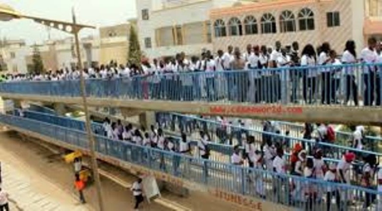 Sicap Mbao : Une passerelle s’affaisse sur la route nationale