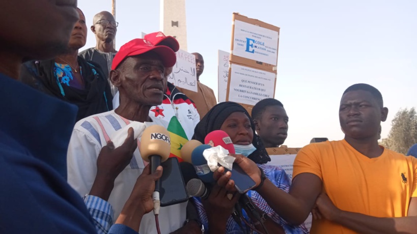 Grève des enseignants : les parents d'élèves manifestent pour exiger la "reprise immédiate" des cours Grève des enseignants : les parents d'élèves manifestent pour exiger la "reprise immédiate" des cours