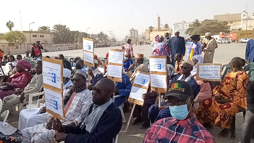 Grève des enseignants : les parents d'élèves manifestent pour exiger la "reprise immédiate" des cours Grève des enseignants : les parents d'élèves manifestent pour exiger la "reprise immédiate" des cours