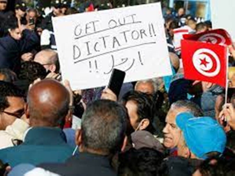 Tunisie: de nombreuses voix s’élèvent pour critiquer la disparition progressive des contre-pouvoirs Tunisie: de nombreuses voix s’élèvent pour critiquer la disparition progressive des contre-pouvoirs