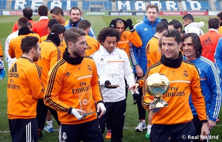 Ballon d'or: Ronaldo félicité par ses co-équipiers Ballon d'or: Ronaldo félicité par ses co-équipiers