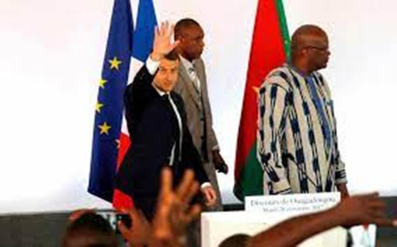 Restitution d'oeuvres d'art africaines: un rapport remis à Emmanuel Macron ce mardi